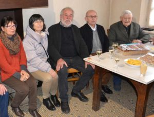 Yves Guillou entouré de Robert Bodiguel, Maire et de sa famille