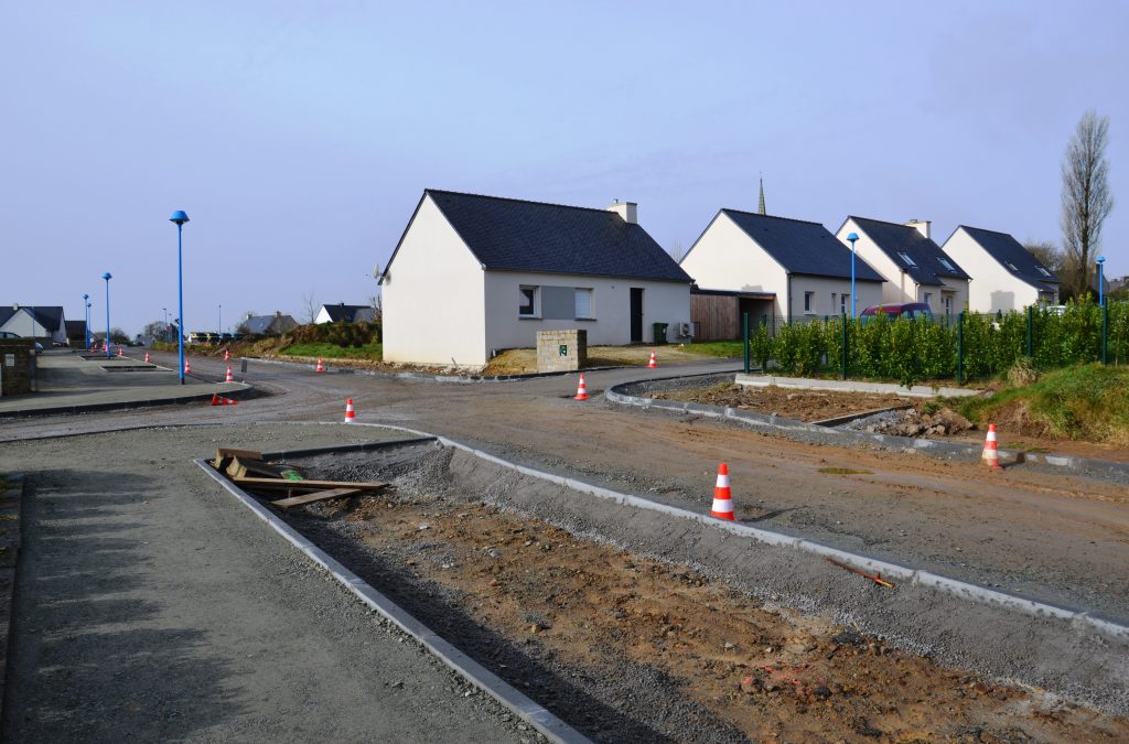 Mise en place des bordures au lotissement du Styvell